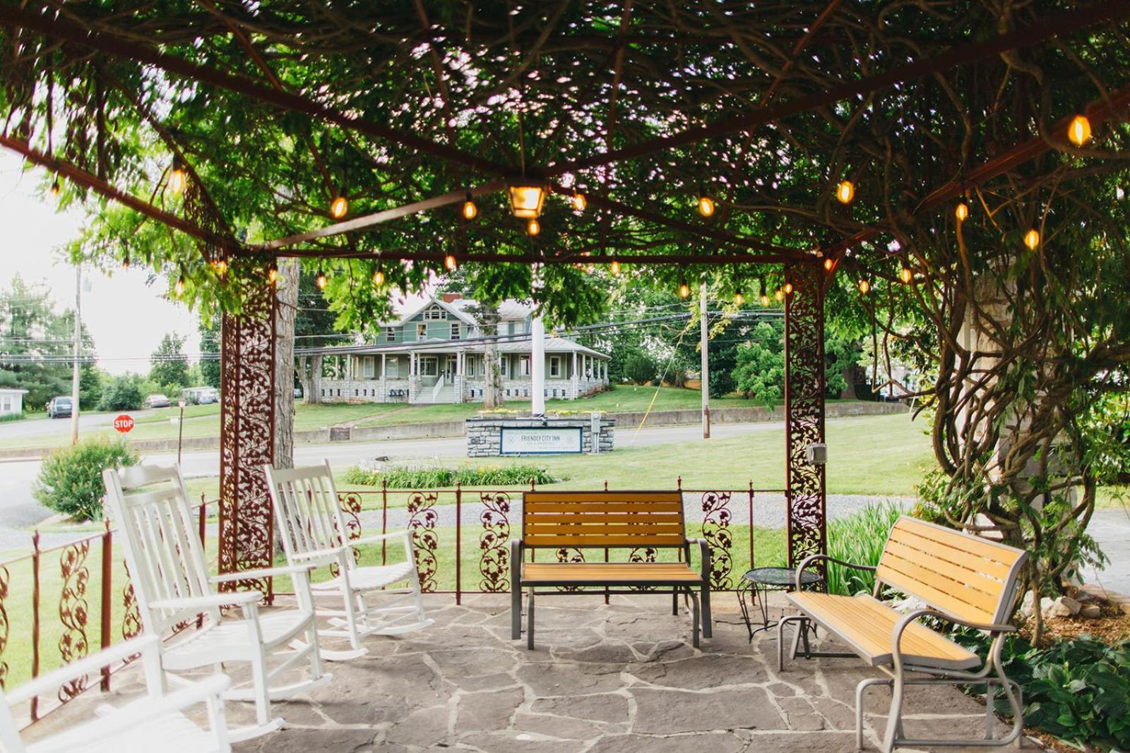 Friendly City Inn B&B Харисонбург Екстериор снимка
