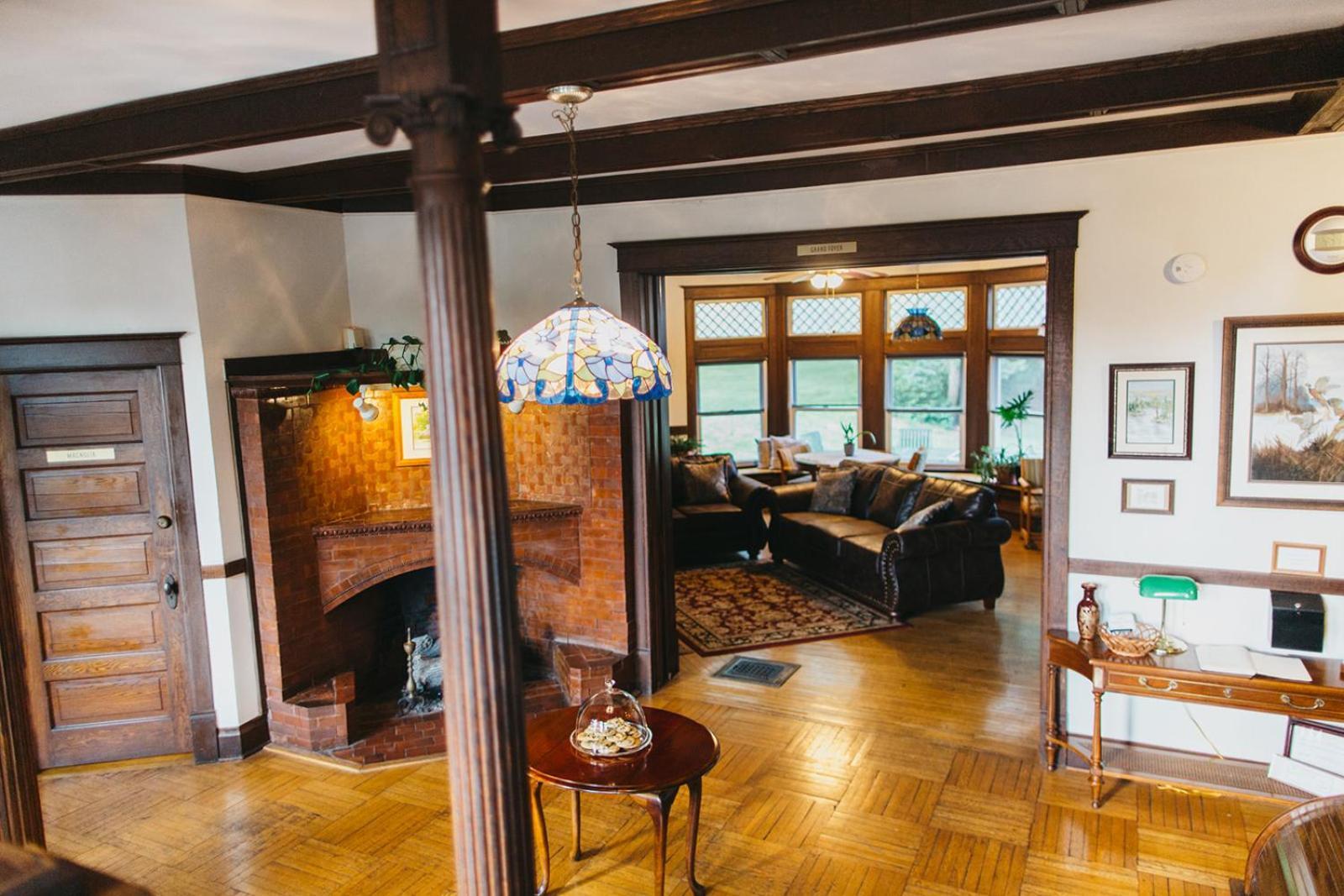 Friendly City Inn B&B Харисонбург Екстериор снимка