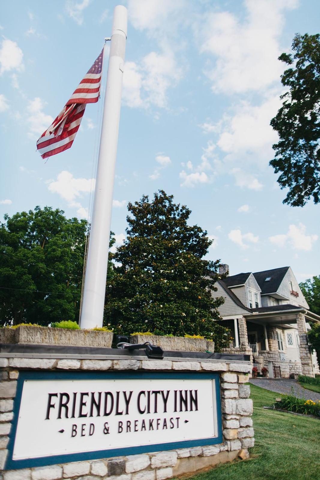 Friendly City Inn B&B Харисонбург Екстериор снимка